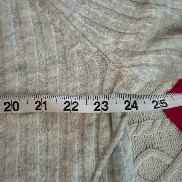 New! Brand new! Vince Camuto Cozy Gray Ribbed V-Neck Sweater - Picture 9 of 15